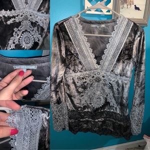 small Passion Concept velvet and lace sweater